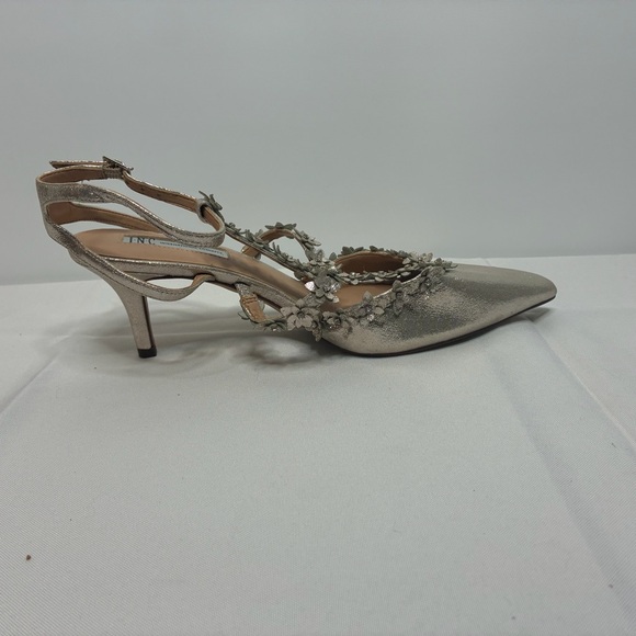 INC International Concepts Gold Metallic Floral Heels Women’s Size 8 - Picture 7 of 16